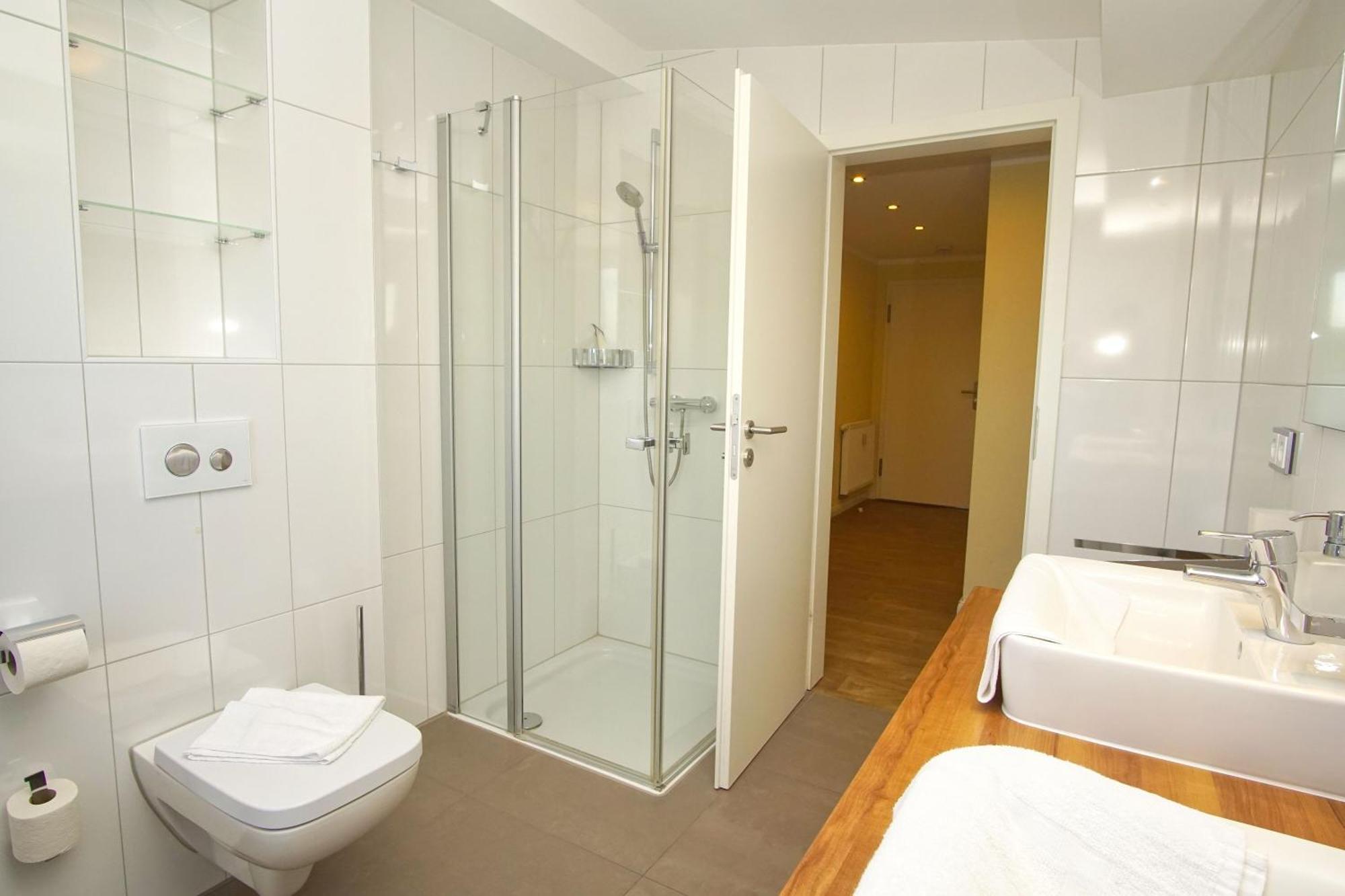 Balkon, Gratis Nutzung Vom Ahoi Erlebnisbad Und Sauna In Sellin- Meeresblick Fewo 59 Goehren  Exterior photo