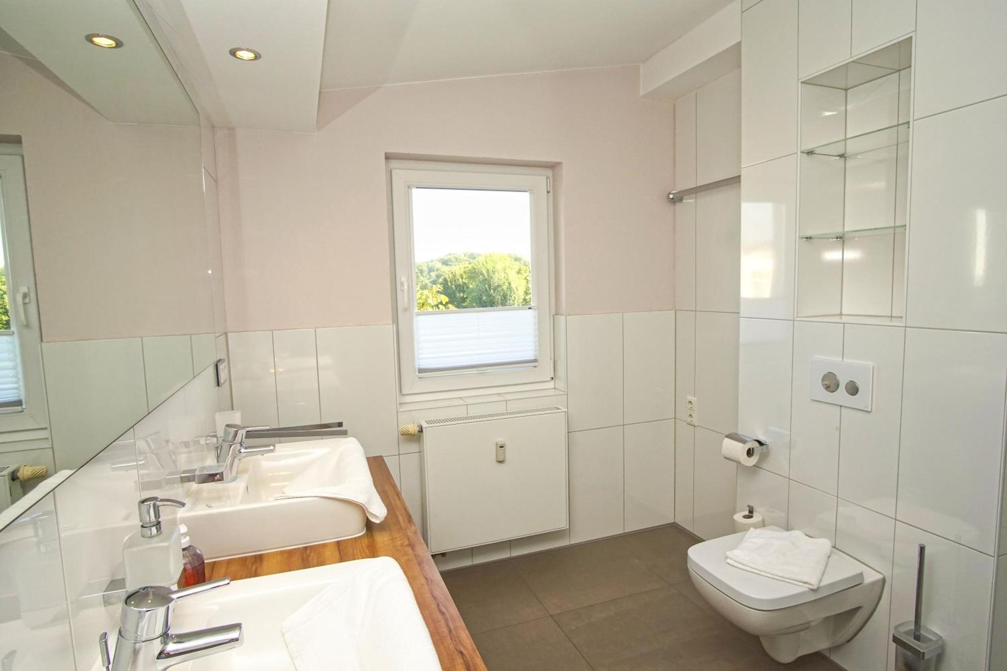 Balkon, Gratis Nutzung Vom Ahoi Erlebnisbad Und Sauna In Sellin- Meeresblick Fewo 59 Goehren  Exterior photo